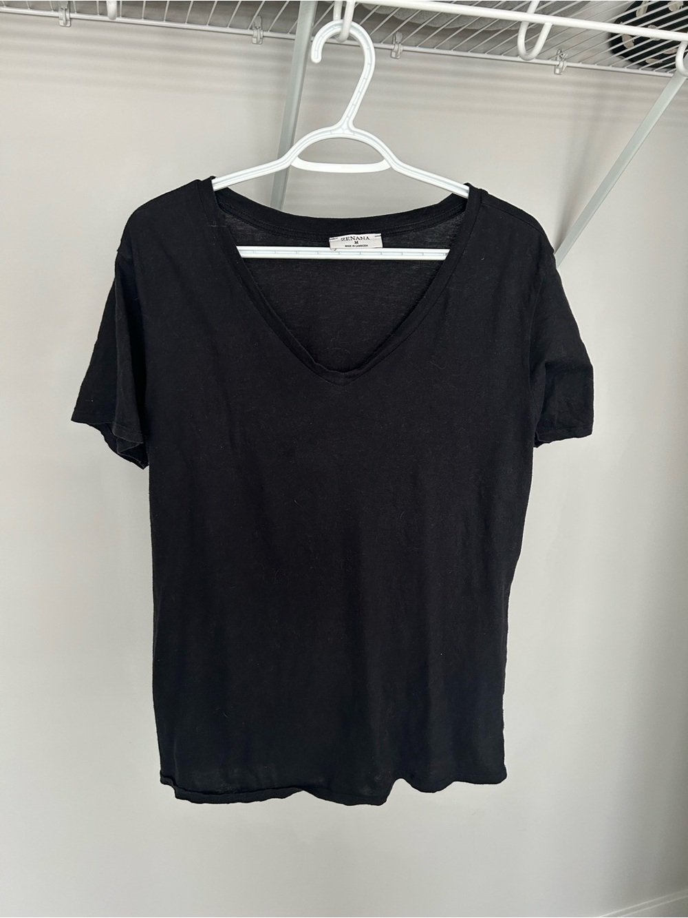 Zenana Outfitters Black V-Neck Short Sleeve Tee Top